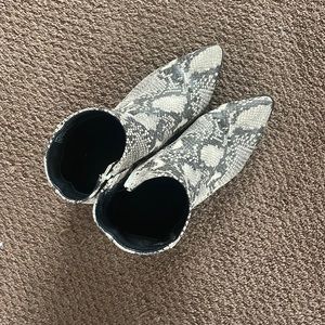 Lightly used. Good quality